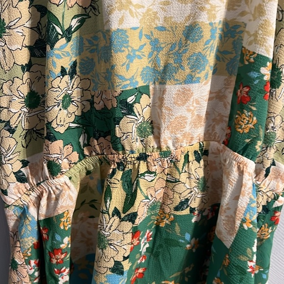 Size XL top green and yellow floral print 3for$20 ☀️❤️☀️❤️ - Picture 7 of 7